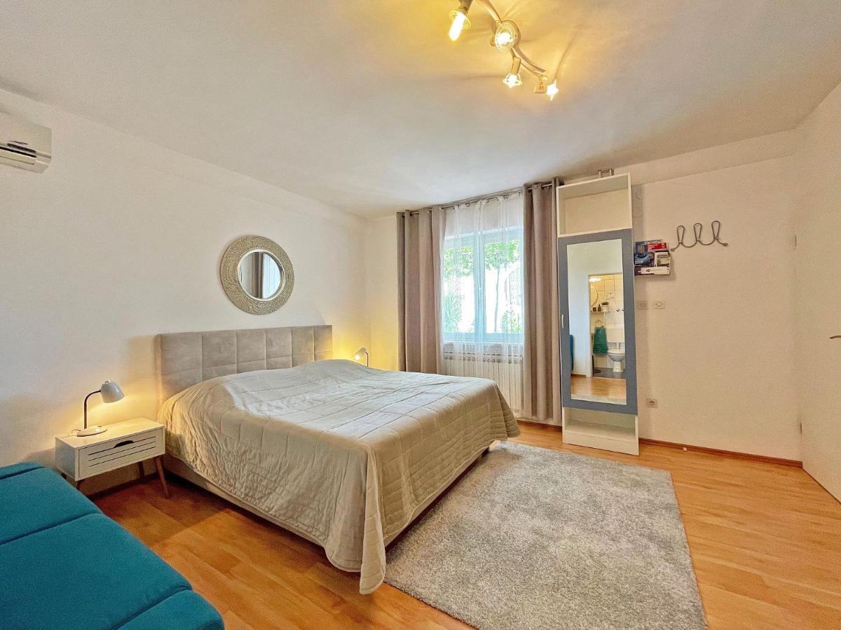 מליני Studio Apartments Andrijana מראה חיצוני תמונה