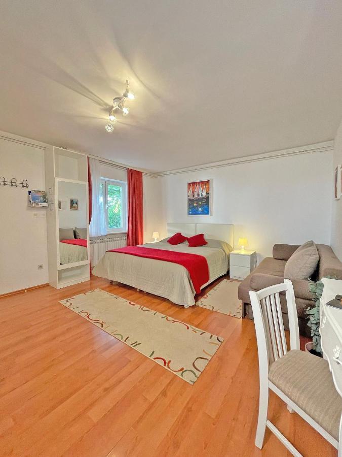 מליני Studio Apartments Andrijana מראה חיצוני תמונה