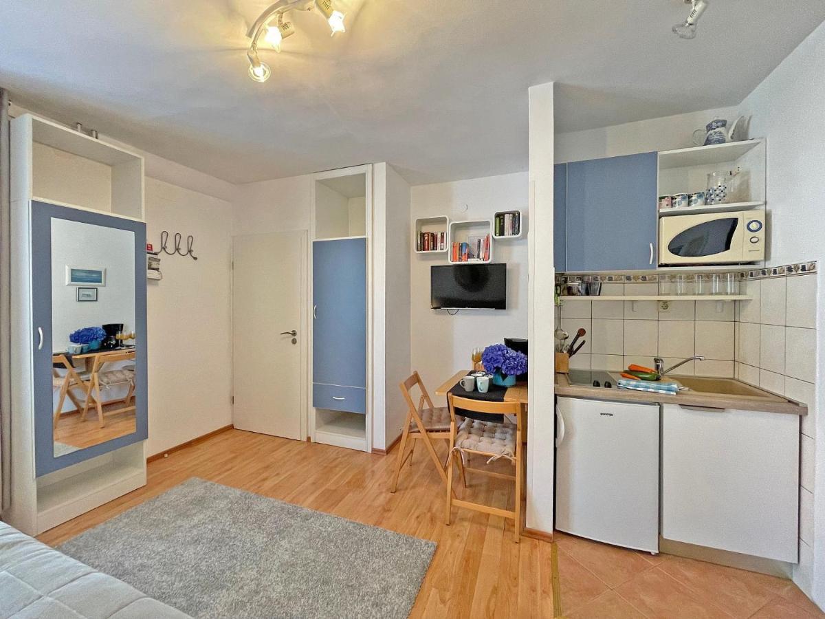 מליני Studio Apartments Andrijana מראה חיצוני תמונה