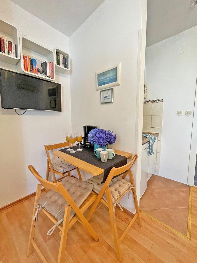 מליני Studio Apartments Andrijana מראה חיצוני תמונה
