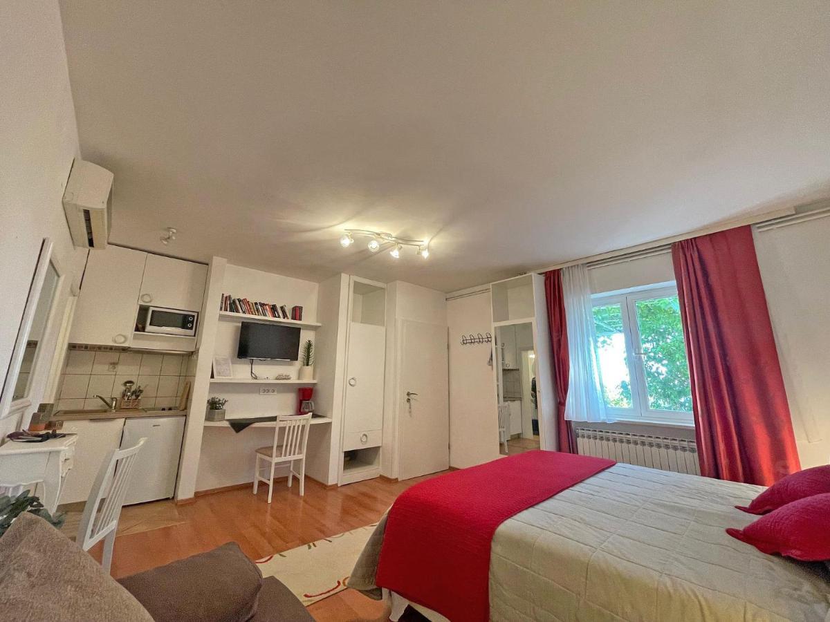 מליני Studio Apartments Andrijana מראה חיצוני תמונה