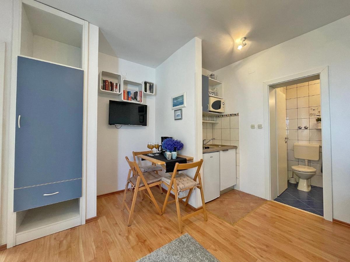 מליני Studio Apartments Andrijana מראה חיצוני תמונה