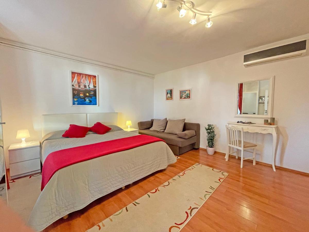 מליני Studio Apartments Andrijana מראה חיצוני תמונה