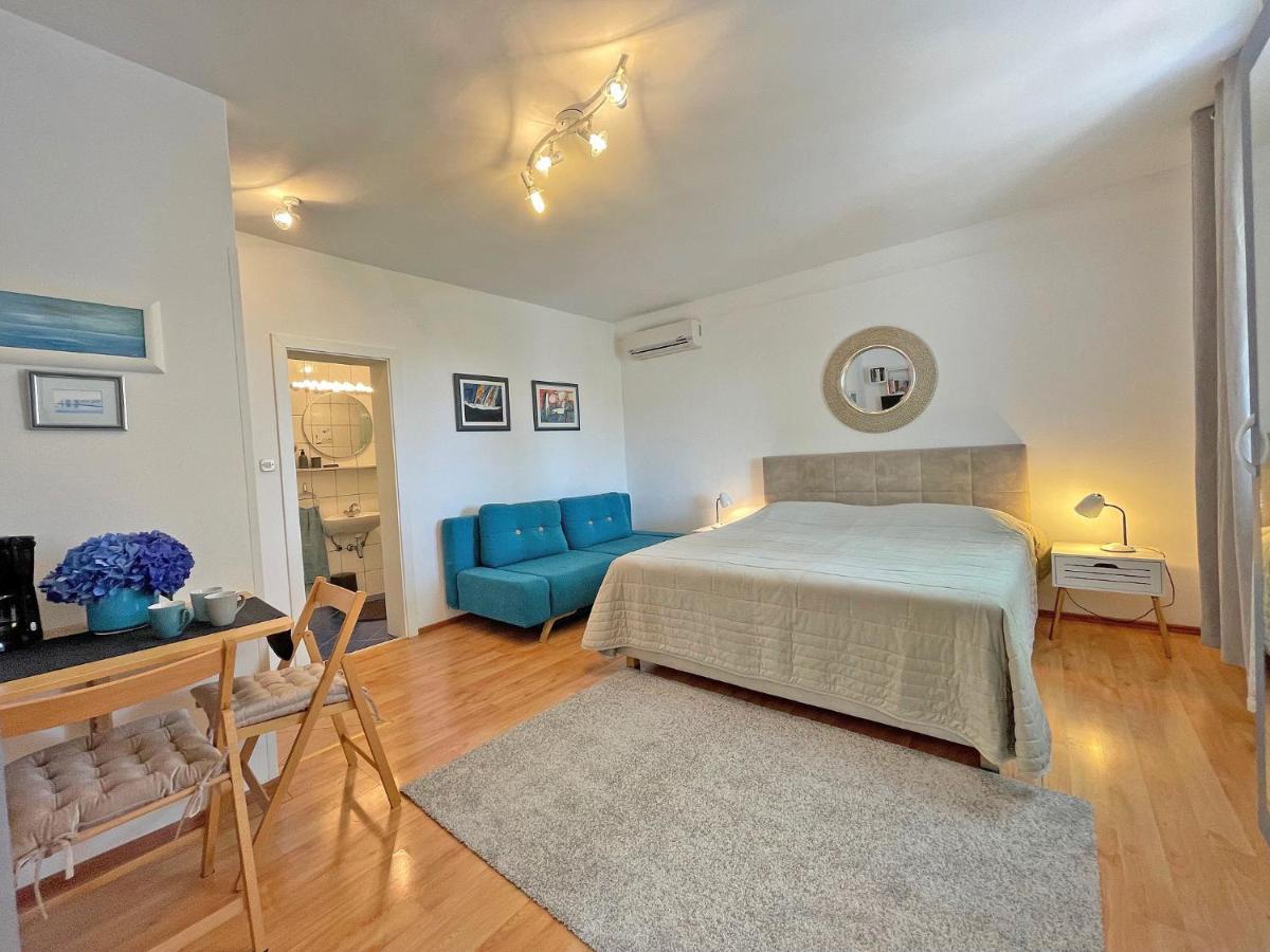 מליני Studio Apartments Andrijana מראה חיצוני תמונה
