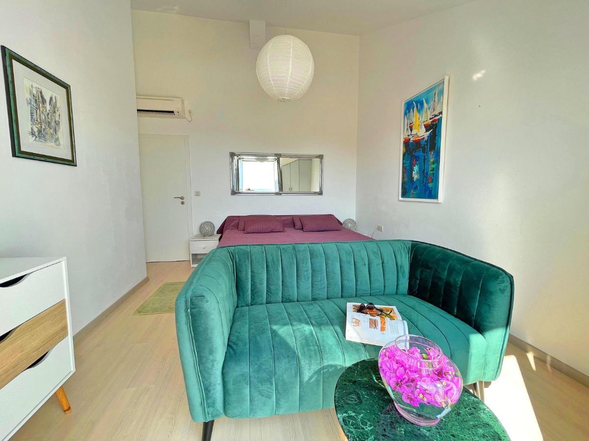 מליני Studio Apartments Andrijana מראה חיצוני תמונה