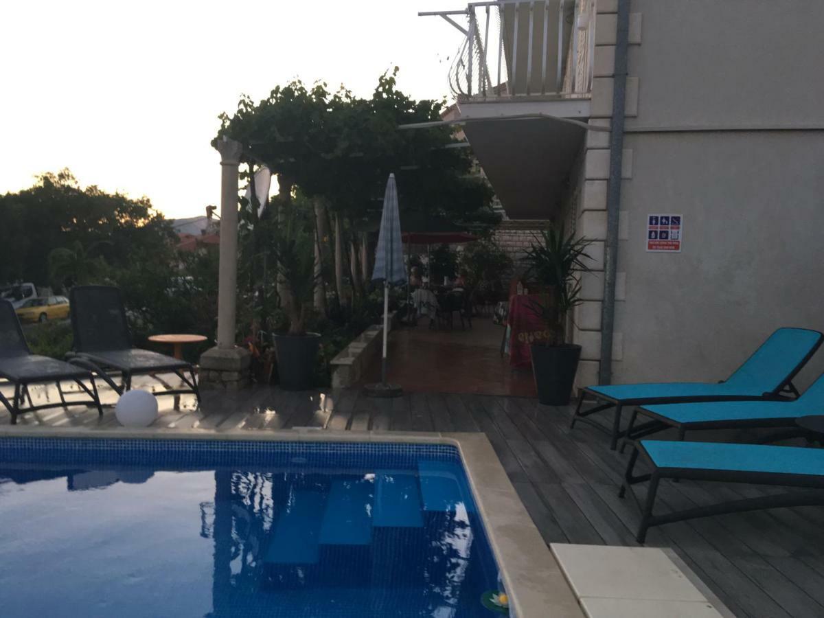מליני Studio Apartments Andrijana מראה חיצוני תמונה
