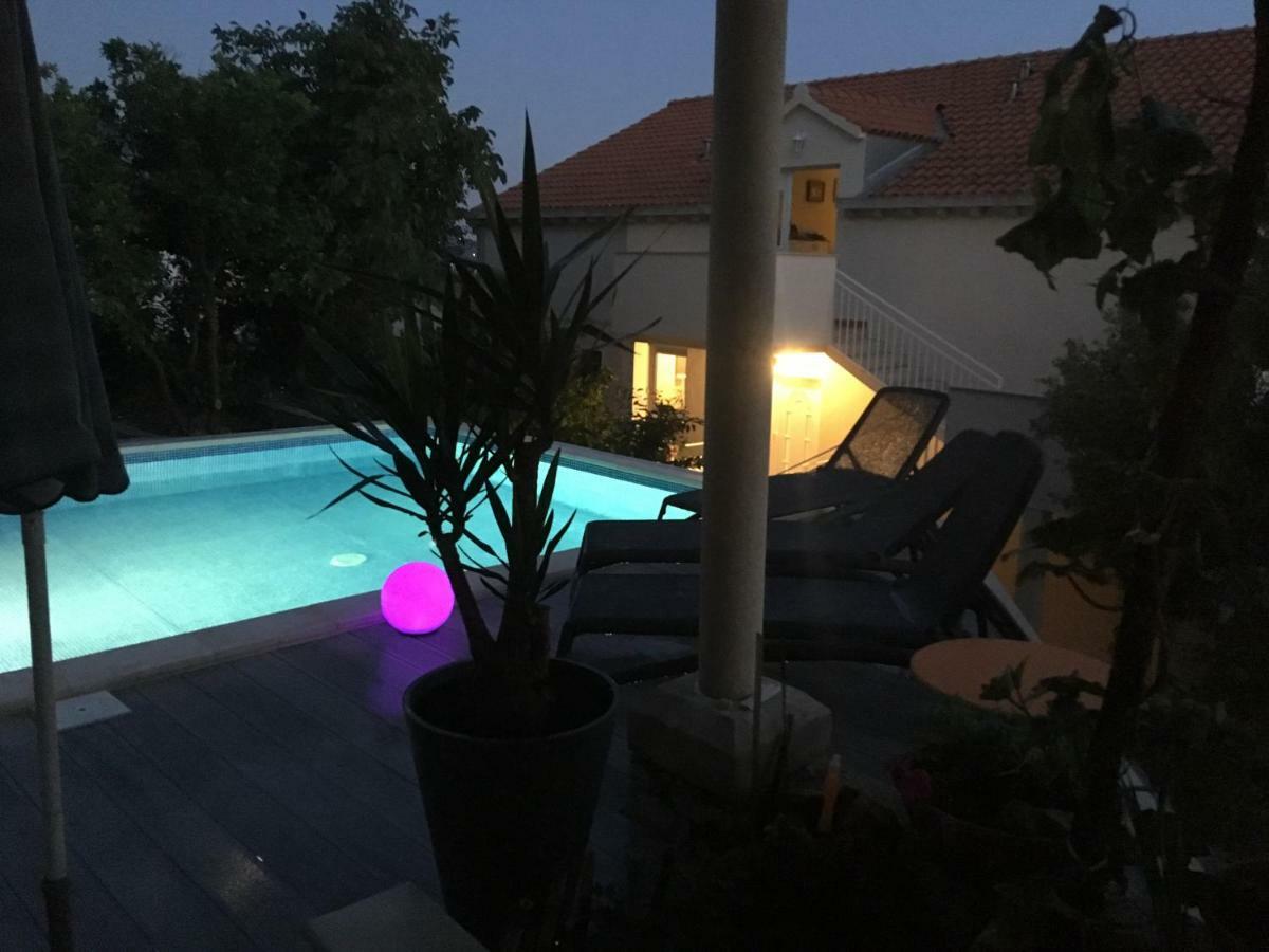 מליני Studio Apartments Andrijana מראה חיצוני תמונה